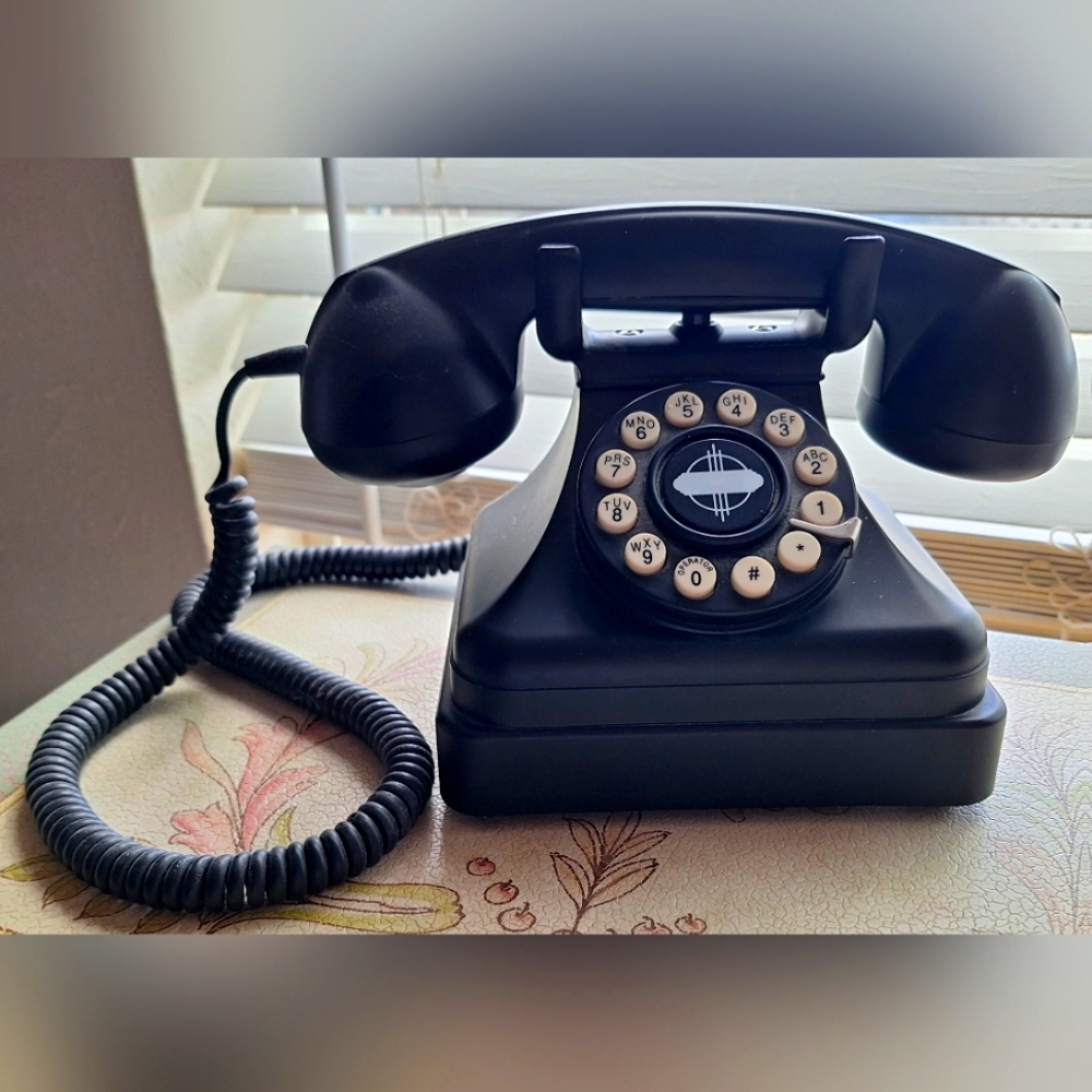THE CROSLEY KETTLE CLASSIC DESK PHONE IS A  RETRO-STYLE CORDED TELEPHONE.